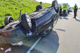 Auto op de kop in Lambertschaag