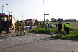Twee auto&#39;s in de sloot na botsing in Andijk