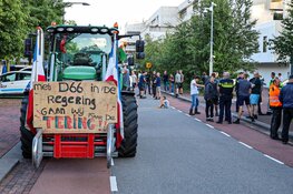 Boeren protesteren met blokkades op A9 en Mediapark