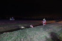 Auto gecrasht in Zwaagdijk-Oost, tenminste twee gewonden