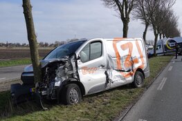 Harde wind: Botsing op N240 bij Zwaagdijk-Oost