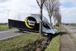 Harde wind: Botsing op N240 bij Zwaagdijk-Oost