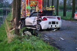 Peperdure Lotus gecrasht in Sijbekarspel: twee gewonden