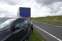 Aanrijding tussen 'vrachtwagen' en auto