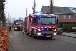 Schuurbrand bij woning in Andijk