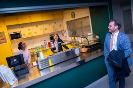 Leerlingen SG De Dijk overtuigen burgemeester Pijl: “Gezond eten is een basis voor de rest van je leven”