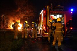 Auto door brand verwoest op parkeerplaats Het Streekbos