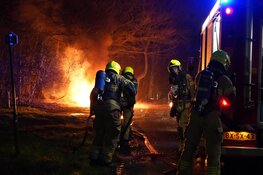 Auto door brand verwoest op parkeerplaats Het Streekbos