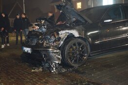 Auto door brand verwoest in Opperdoes
