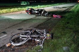 Ongeval tussen motorrijder en fietsers, twee gewonden