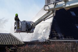 Brand in stolpboerderij in Andijk