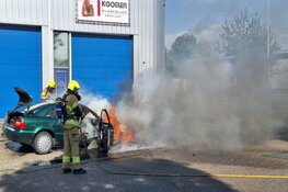Auto door brand verwoest in Zwaagdijk-Oost