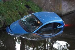 Auto te water in Lambertschaag