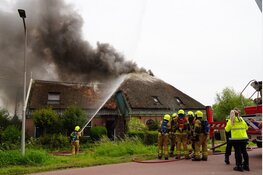 Brand in stolpboerderij in Zwaagdijk-West