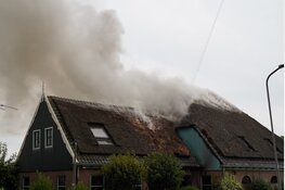 Brand in stolpboerderij in Zwaagdijk-West
