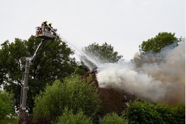 Brand in stolpboerderij in Zwaagdijk-West