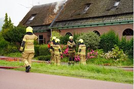 Brand in stolpboerderij in Zwaagdijk-West