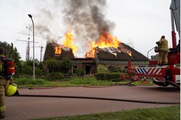 Brand in stolpboerderij in Zwaagdijk-West