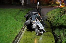 Auto te water in Nibbixwoud