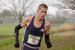 Edwin Sjerps klopt tweevoudig winnaar Michiels bij Kerstcross Opmeer