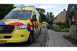 Twee personen gewond na botsing tussen scooter en bezorgbusje