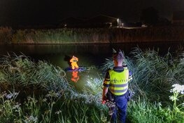 Auto te water in Midwoud