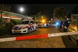 Felle brand bij voordeur van woning in Medemblik