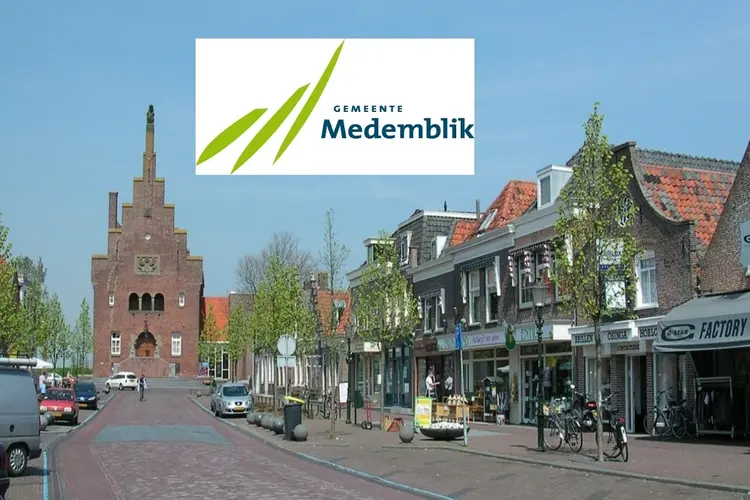 Waarderingsspeld voor Jan Visser: spil in buurtbus Stede-Broec, Enkhuizen en Medemblik