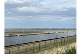 Verward persoon springt het IJsselmeer in bij PWN Andijk en wilt er niet uit