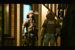 Dienst Speciale Interventies overmeesterd persoon in woning Midwoud
