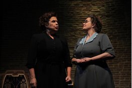 Theatervoorstelling ‘Tante Truus & Mammie Mies’ in Oorlogsmuseum Medemblik