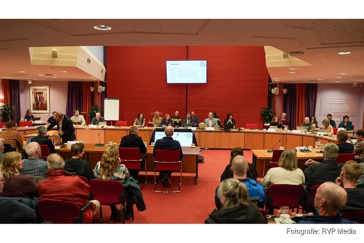 Thema-avond over veiligheidsplan AZC Medemblik trekt volle zaal