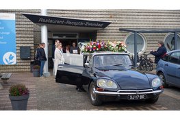 Rijschoolhouders en vrienden brengen laatste eer aan overleden rijschoolhouder en zwemleraar Ed van Rozelaar