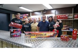 De vuurwerkverkoop bij Moped Brommer Shop — een familieverhaal sinds 1998