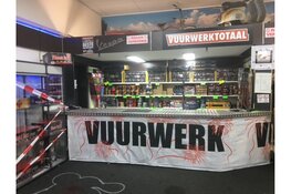 De vuurwerkverkoop bij Moped Brommer Shop — een familieverhaal sinds 1998
