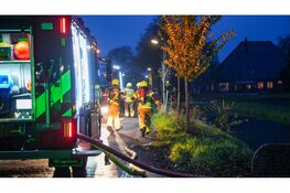 Brandweer blust brand in woning Hauwert