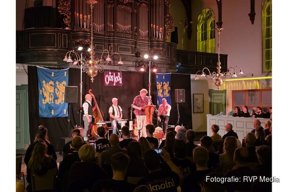 Bloemkôle feestelijk gedoopt in kerk van Berkhout