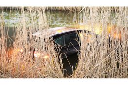 Automobilist belandt in water langs N240, ongeval veroorzaakt door plaatselijke gladheid