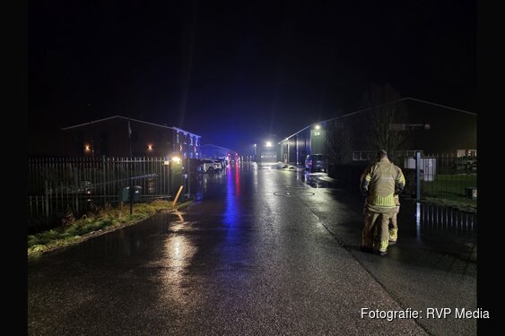 Brand bij pioenrozenkwekerij in Andijk snel ontdekt na afgaan brand alarm