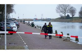 Mogelijk explosief gevonden tijdens magneetvissen in haven Medemblik