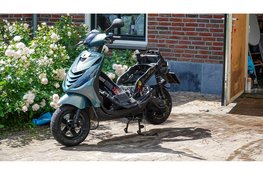 Brandstoftank van scooter vliegt in brand in Sijbekarspel