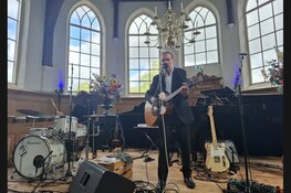 Alex Roeka boeit volle Theaterkerk Hemels met Op Drift