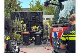 Brand in schuurtje door wegbranden onkruid aan het Krimperland in Andijk