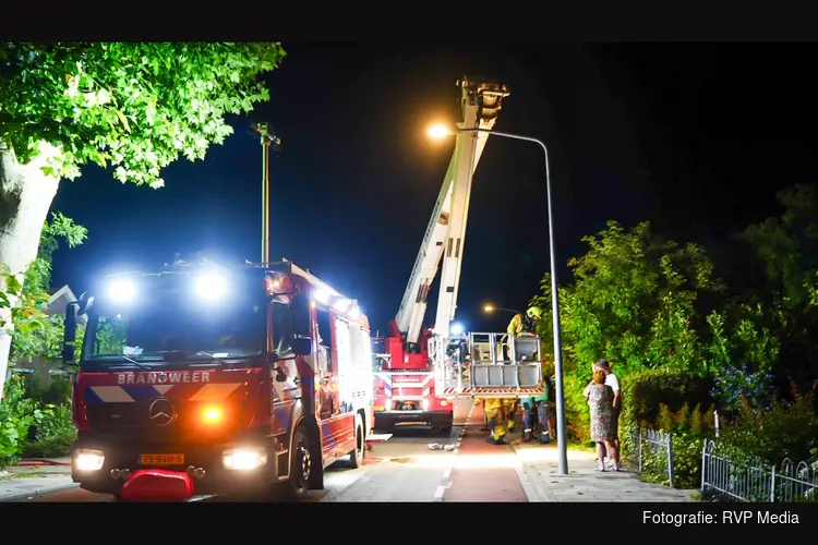 Grote brand uitgebroken in woning Andijk