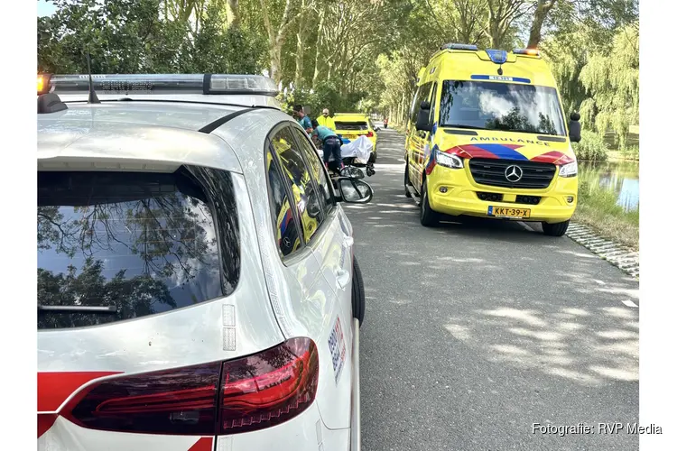 Fietsster gewond bij verkeersongeval op Parallelweg (N240) in Wervershoof