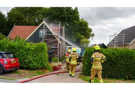 Brand in dak tijdens werkzaamheden in Nibbixwoud