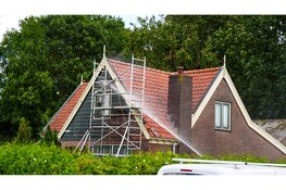 Brand in dak tijdens werkzaamheden in Nibbixwoud