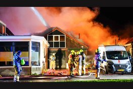 Zeer grote uitslaande brand in loods Lambertschaag