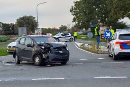 Twee auto's botsen op kruising in Wervershoof: bestuurder mee naar politiebureau