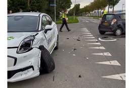 Twee auto's botsen op kruising in Wervershoof: bestuurder mee naar politiebureau